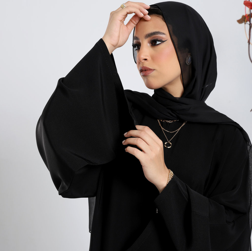 عباية مقفولة سادة