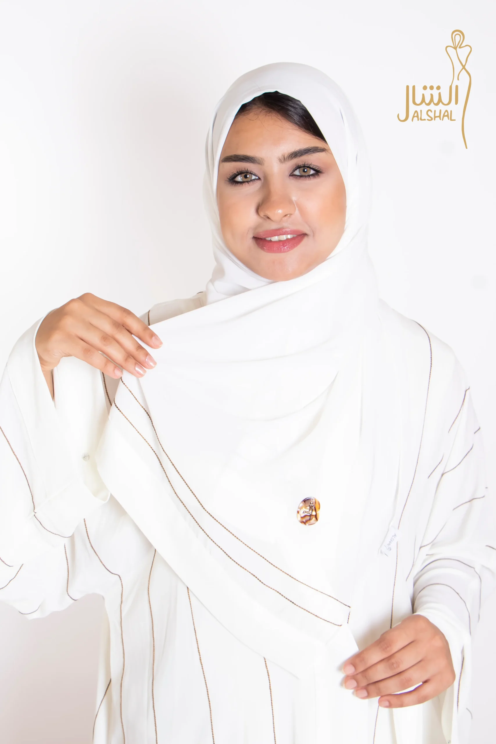 طقم عباية بها مخابي